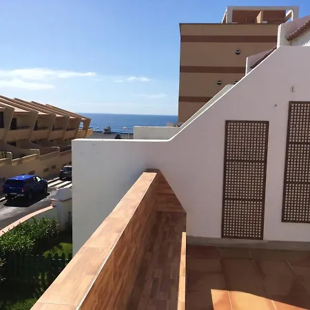 With 2 Bedrooms In El Medano, With Wonderful Sea View, Shared Pool, Furnished Terrace - 200 M From The Beach